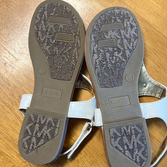 Big Girls sz 5 Michael Kors sandals. NWOT - Picture 5 of 7